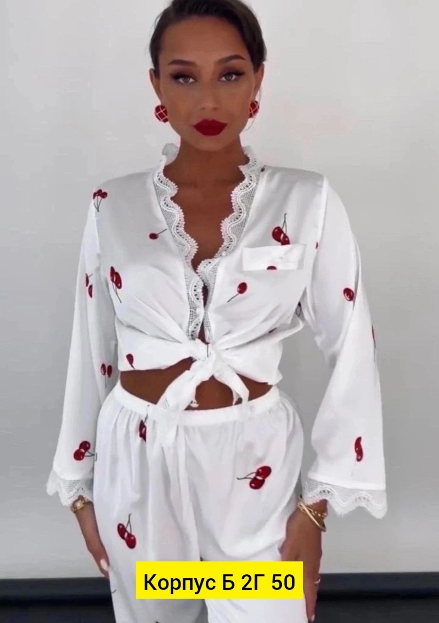 белая пижама с вишнями,пижама белая,пижамы женски,костюм белый,пижама женская костюм