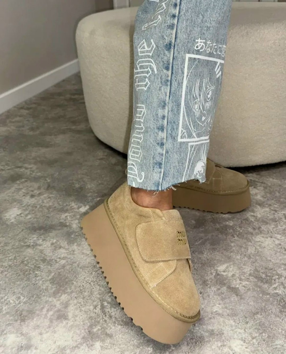 замшевые лоферы miu miu на высокий подошве и фирменной фурнитурой,лоферы miu miu на высокий подошве,,кеды замшевые на высокой платформе derio,замшевые лоферы