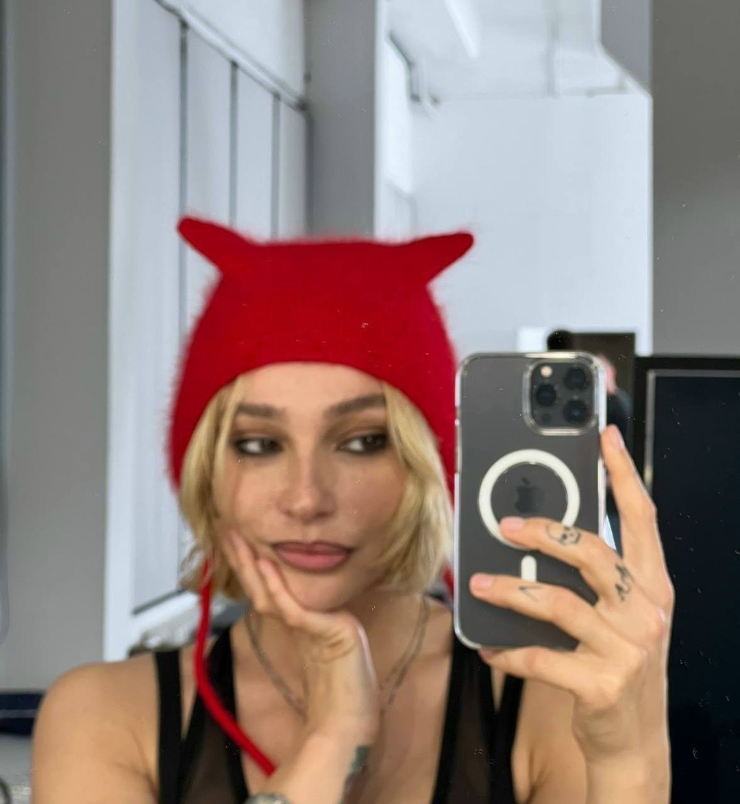 девушка,диана коркунова,красива девушка,шапка с ушками,девушек