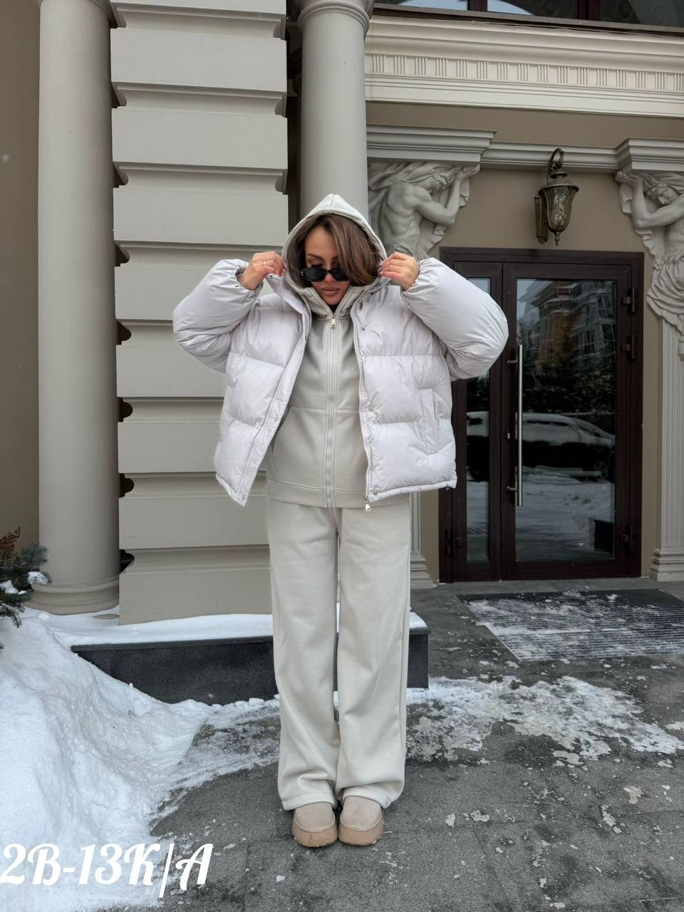 женский пуховик loro piana белого цвета,пуховик loro piana premium,женский серый пуховик loro piana,куртка модная,белые куртки женские