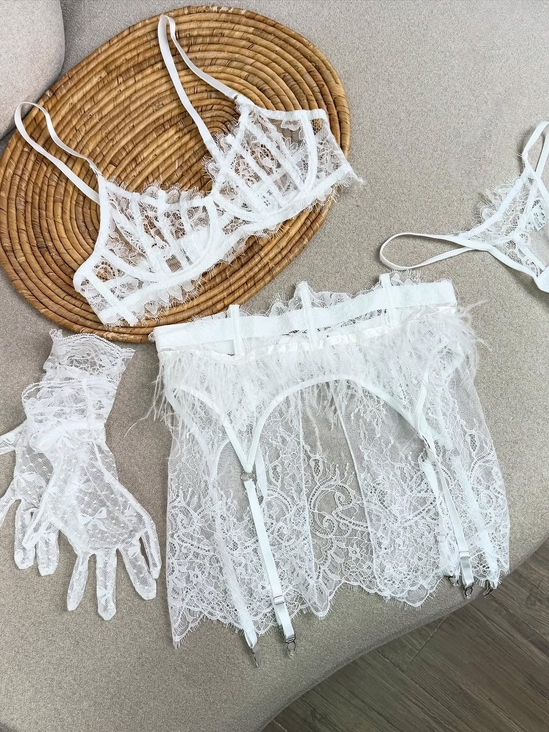 нижнее белье кружевное комплект,комплект сексуального кружевного нижнего белья,женский комплект кружевного нижнего белья,белье кружевное комплект,комплект женского нижнего белья