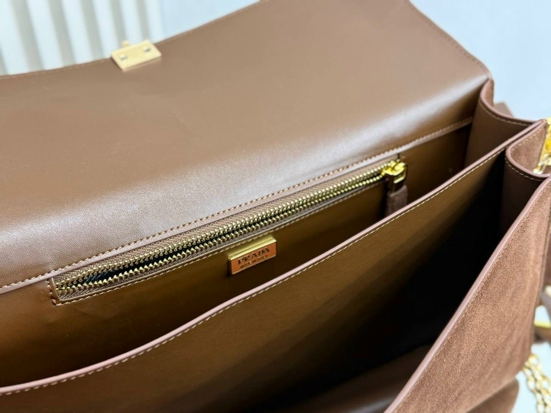 сумка замшевая,женская замшевая сумка,замшевая женская сумочка классического формата,замшевая бежевая сумка,сумка фенди коричневая