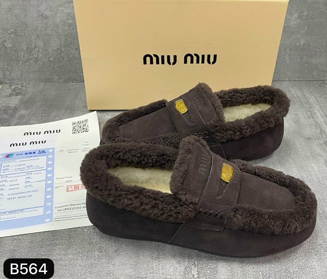 лоферы зимние miu miu premium shoes,женские замшевые мокасины с мехом miu miu черные,зимние лоферы miu miu с мехом,лоферы miu miu,лоферы зимние miu miu premium shoes цвет черный