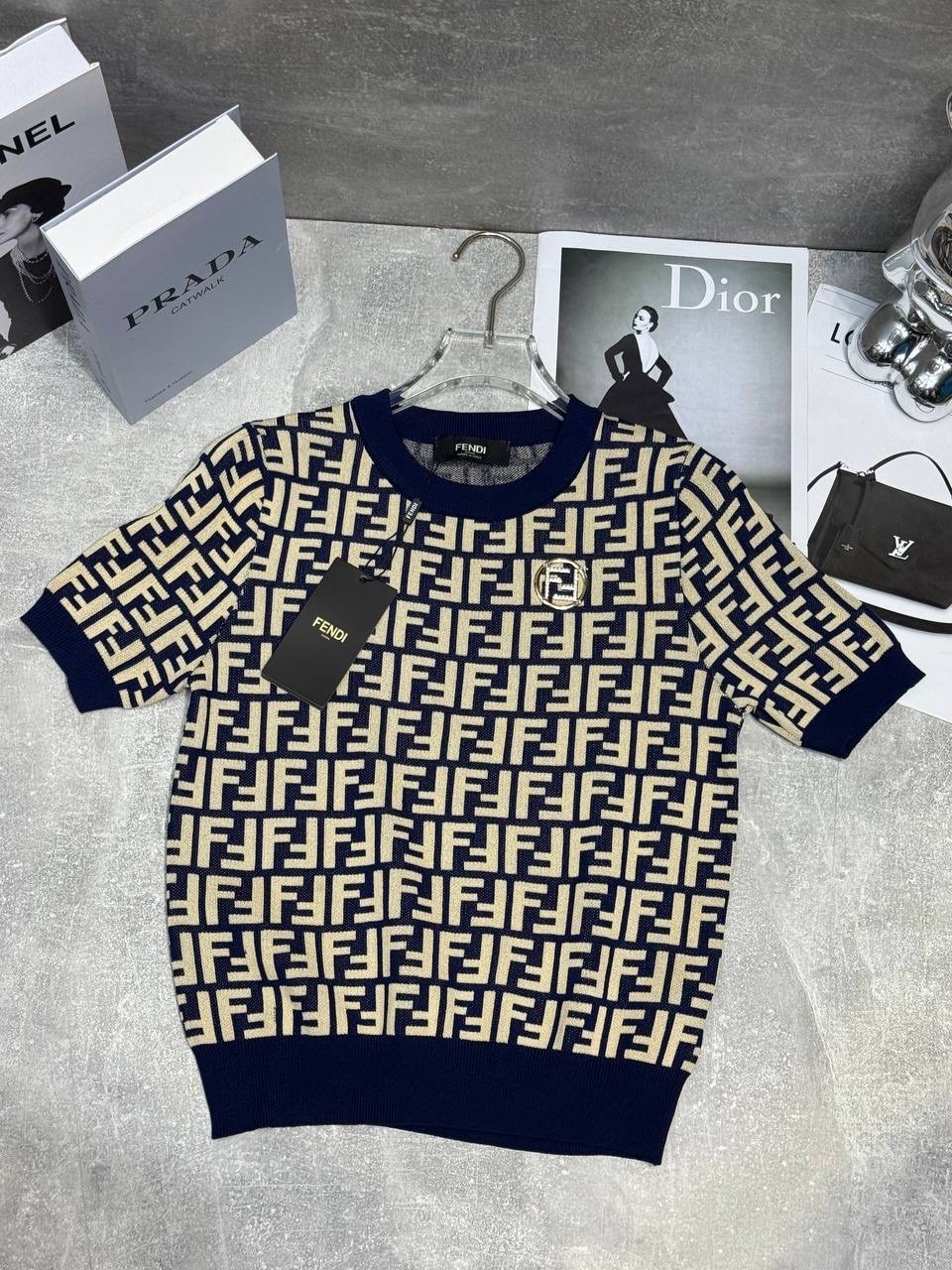 свитер fendi,фенди свитер,футболка fendi,свитер для женщин,фенди кофта