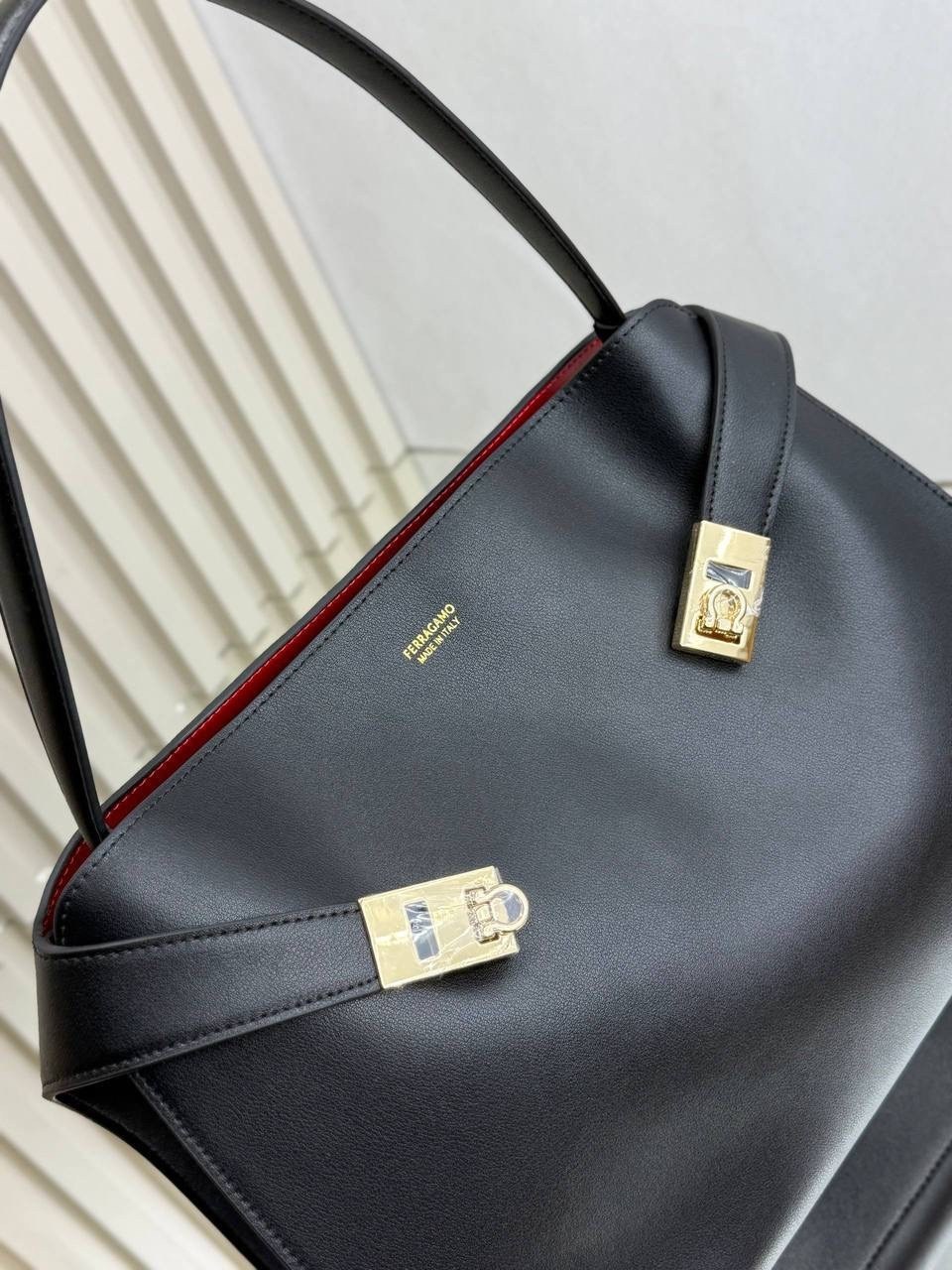 сумка фенди,сумка,модная сумка,сумка женская,женская сумка-тоут из натуральной кожи с замком