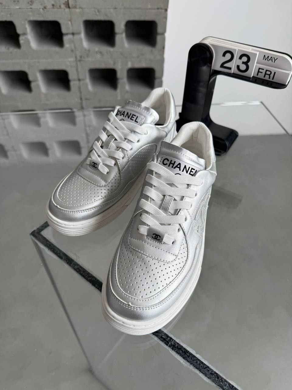 ,женские кроссовки,спортивная , женская,кроссовки серебристые