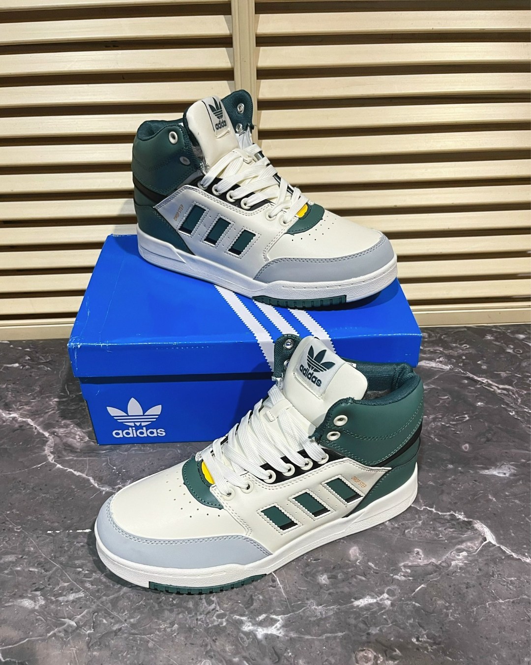 кроссовки adidas,кроссовки зимние adidas,зимние кроссовки adidas hoops 2.0 mid белые,мужские зимние кроссовки adidas,мужские кроссовки adidas