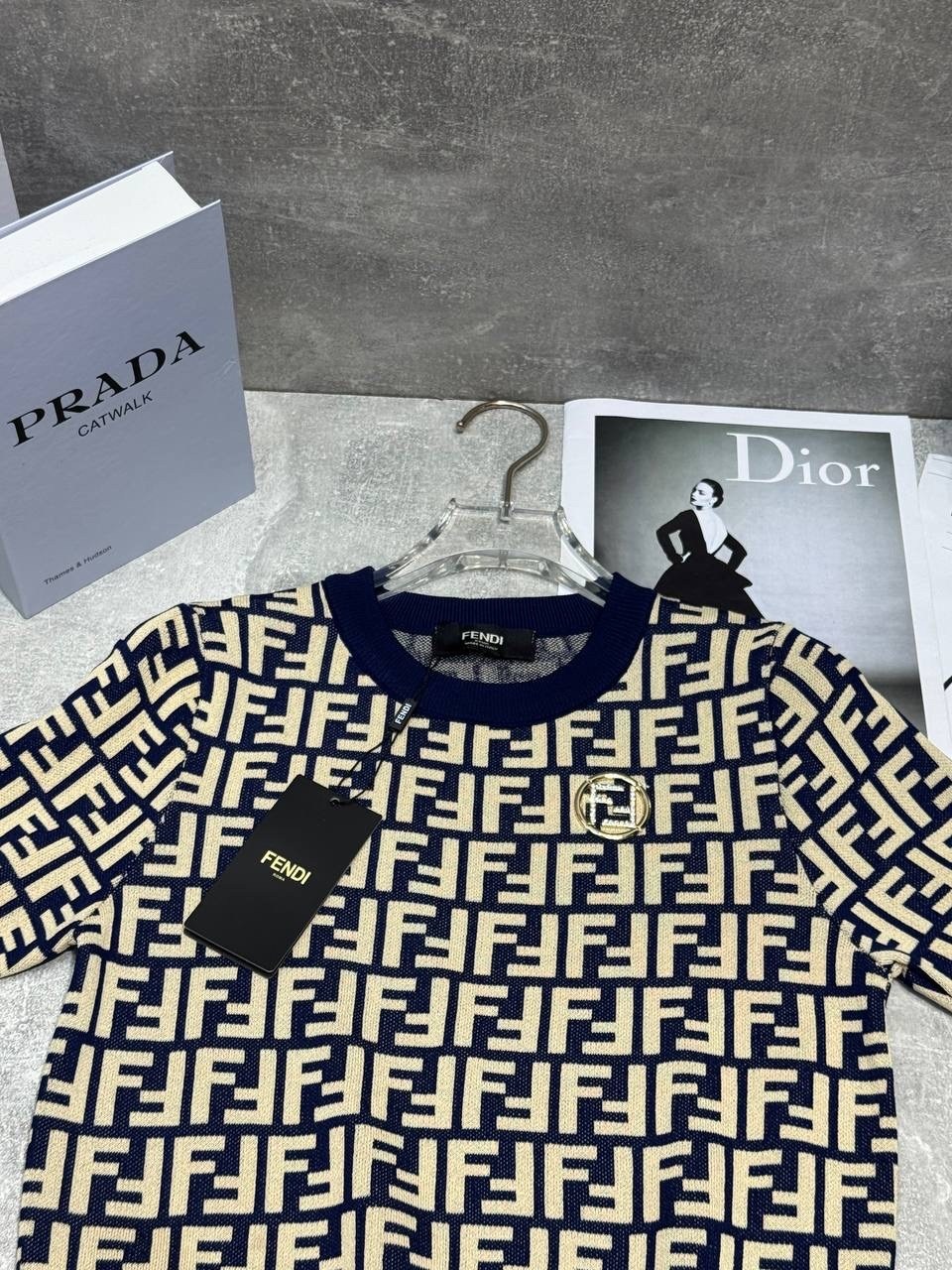 свитер fendi,фенди свитер,футболка fendi,свитер для женщин,фенди кофта