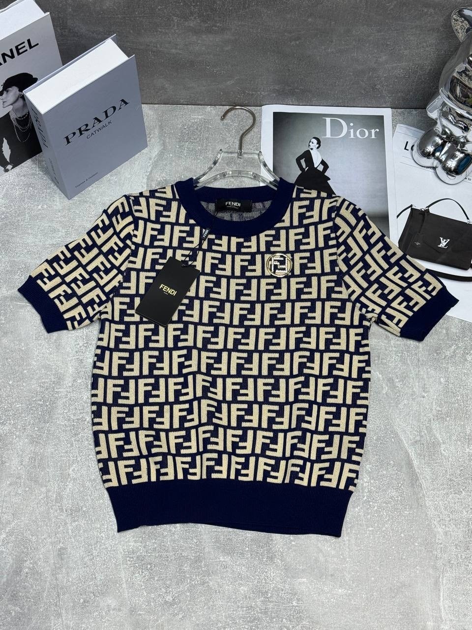 свитер fendi,фенди свитер,футболка fendi,свитер для женщин,фенди кофта