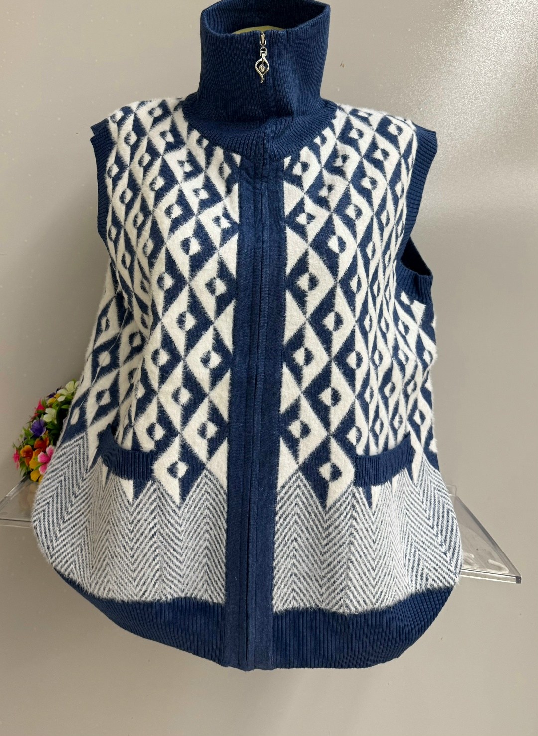 жилет,женская жилетка,теплый жилет,женский вязаный жилет,жилет женский