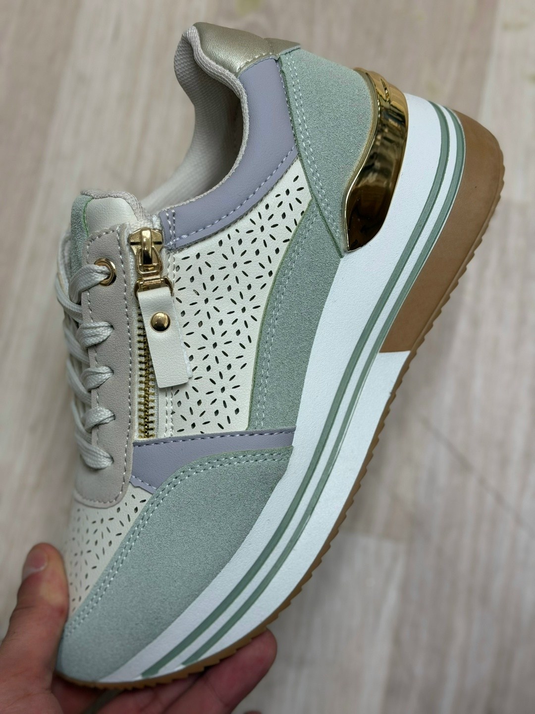 ,кроссовки женскиe,женская ,обуви,кроссовки модные