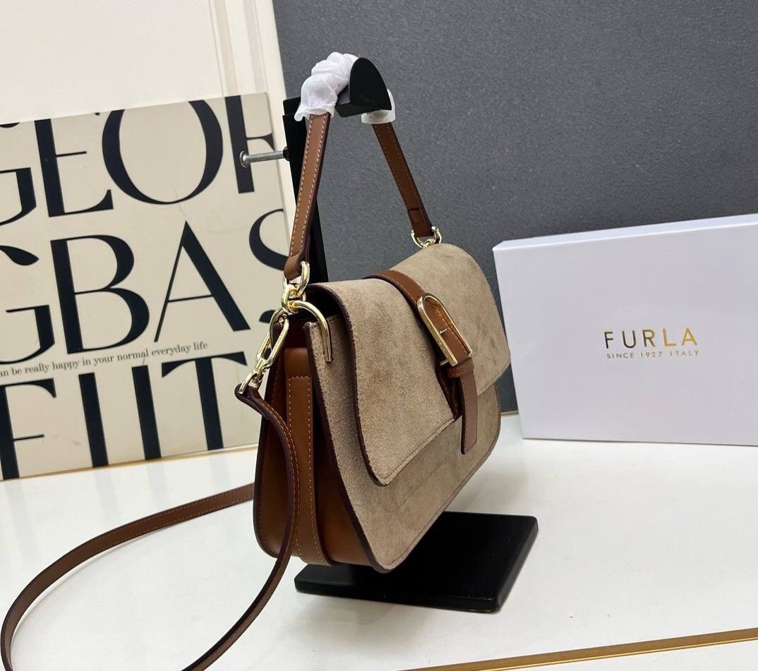 сумка на плечо furla из воловьей кожи,сумка замшевая,сумка женская furla,сумка,замшевая сумка coccinelle