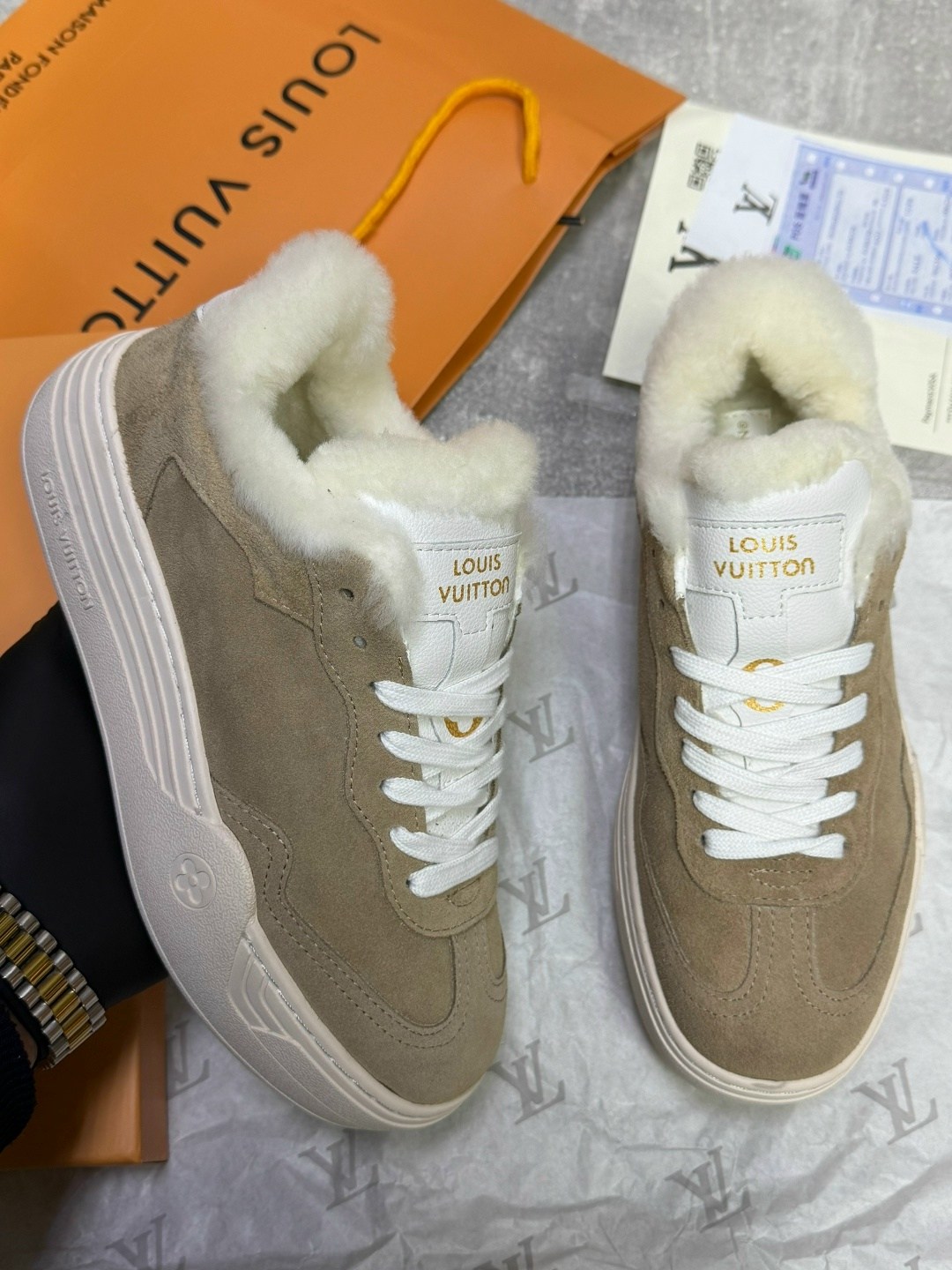кроссовки женские louis vuitton,кеды louis vuitton time out зимние бежевые,louis vuitton зимние кроссовки,луи виттон кроссовки женские зимние,кроссовки луи виттон