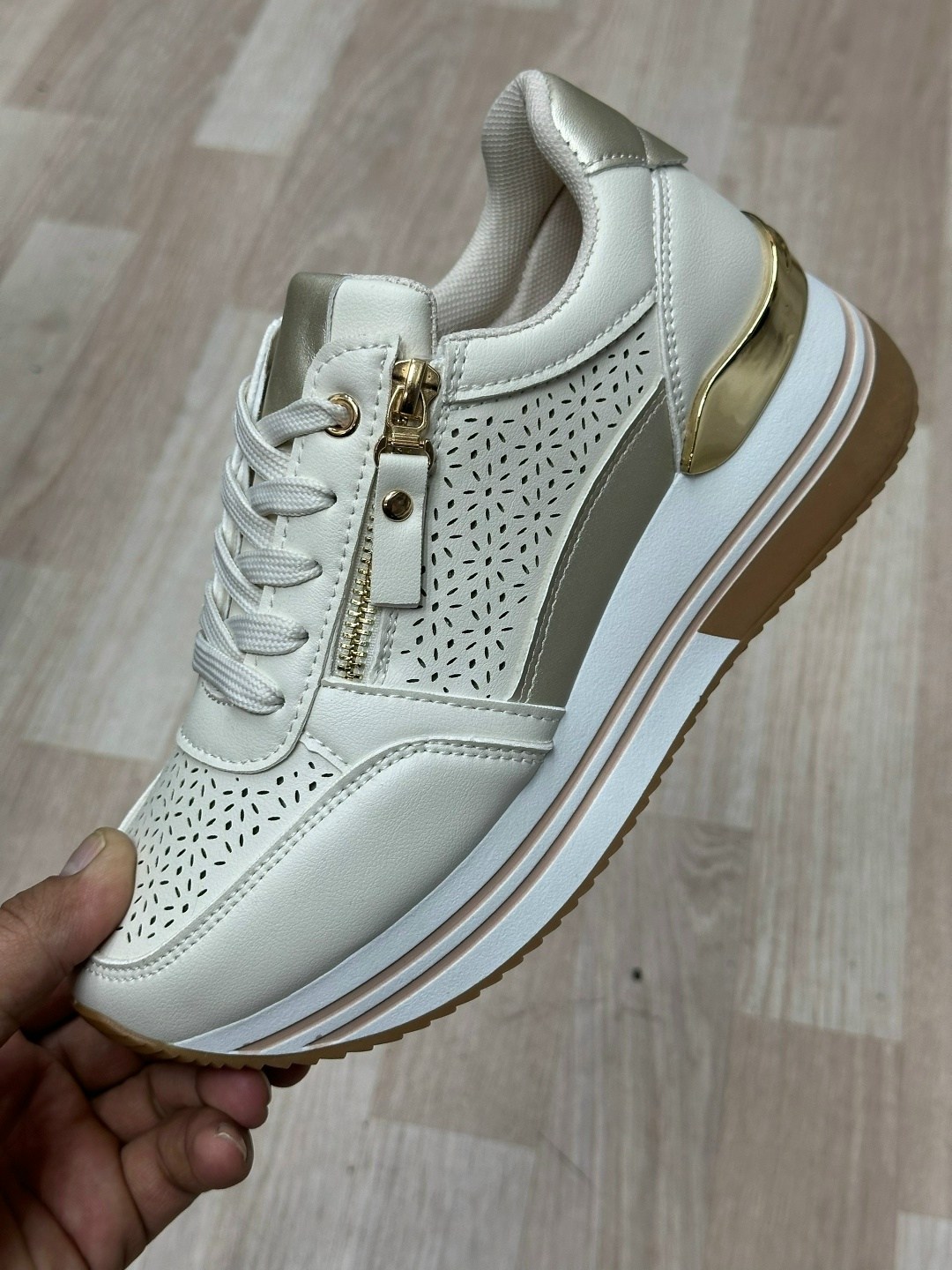 ,женские кроссовки,кроссовки для женщин,кроссовки модные,повседневные кроссовки