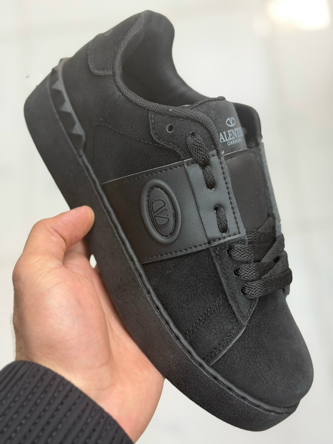 кроссовки valentino,,женские кроссовки valentino,кеды valentino garavani,женские кожаные кроссовки valentino rockstud white with pink