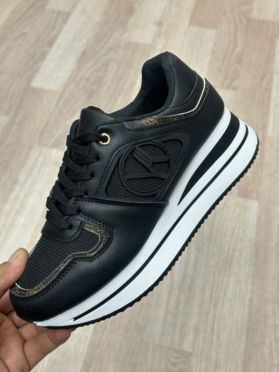 ,женские кроссовки,кроссовки для женщин,кроссовки модные,повседневные кроссовки