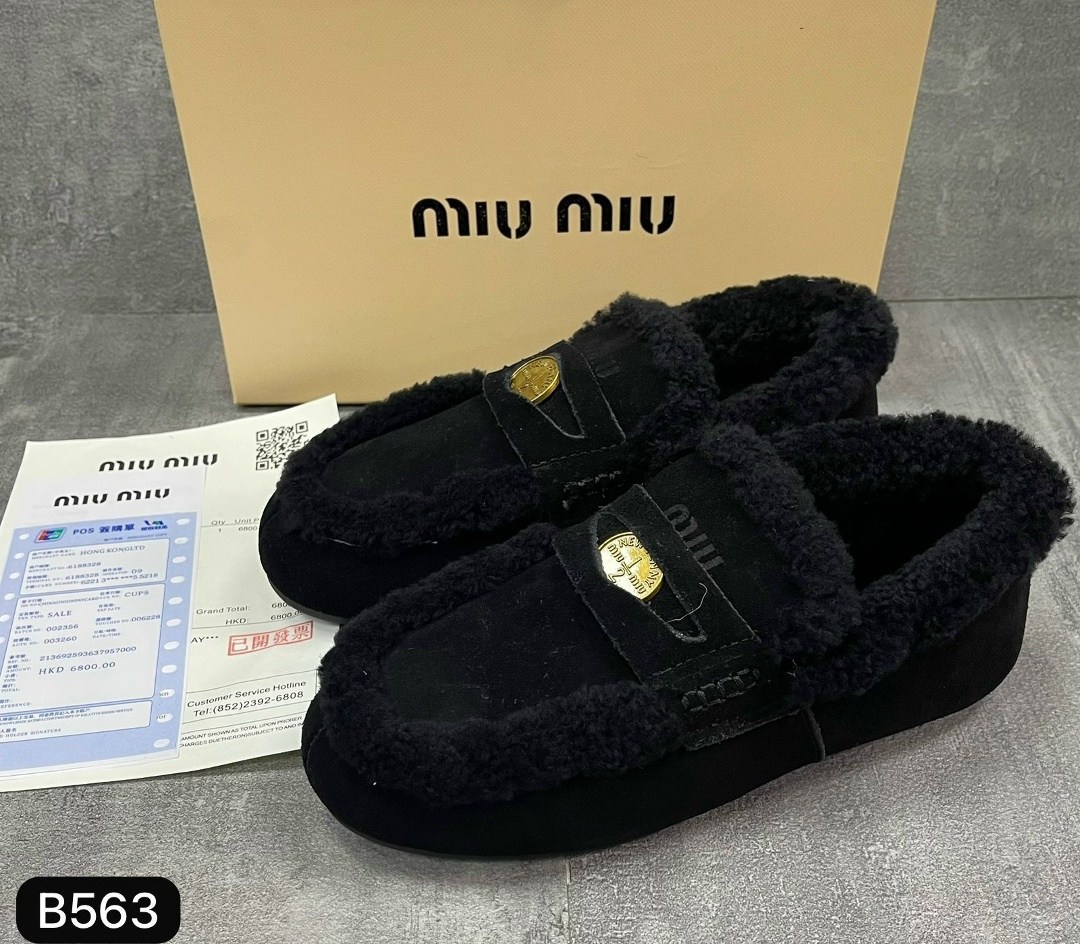 лоферы зимние miu miu premium shoes,женские замшевые мокасины с мехом miu miu черные,зимние лоферы miu miu с мехом,лоферы miu miu,лоферы зимние miu miu premium shoes цвет черный