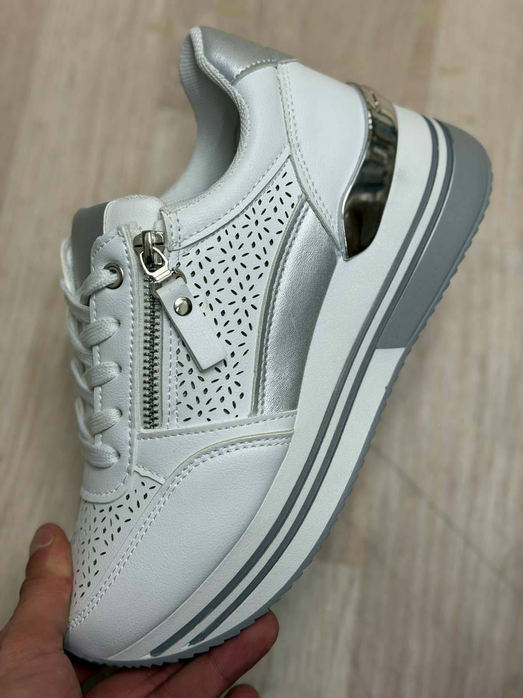 ,кроссовки женскиe,женская ,обуви,кроссовки модные