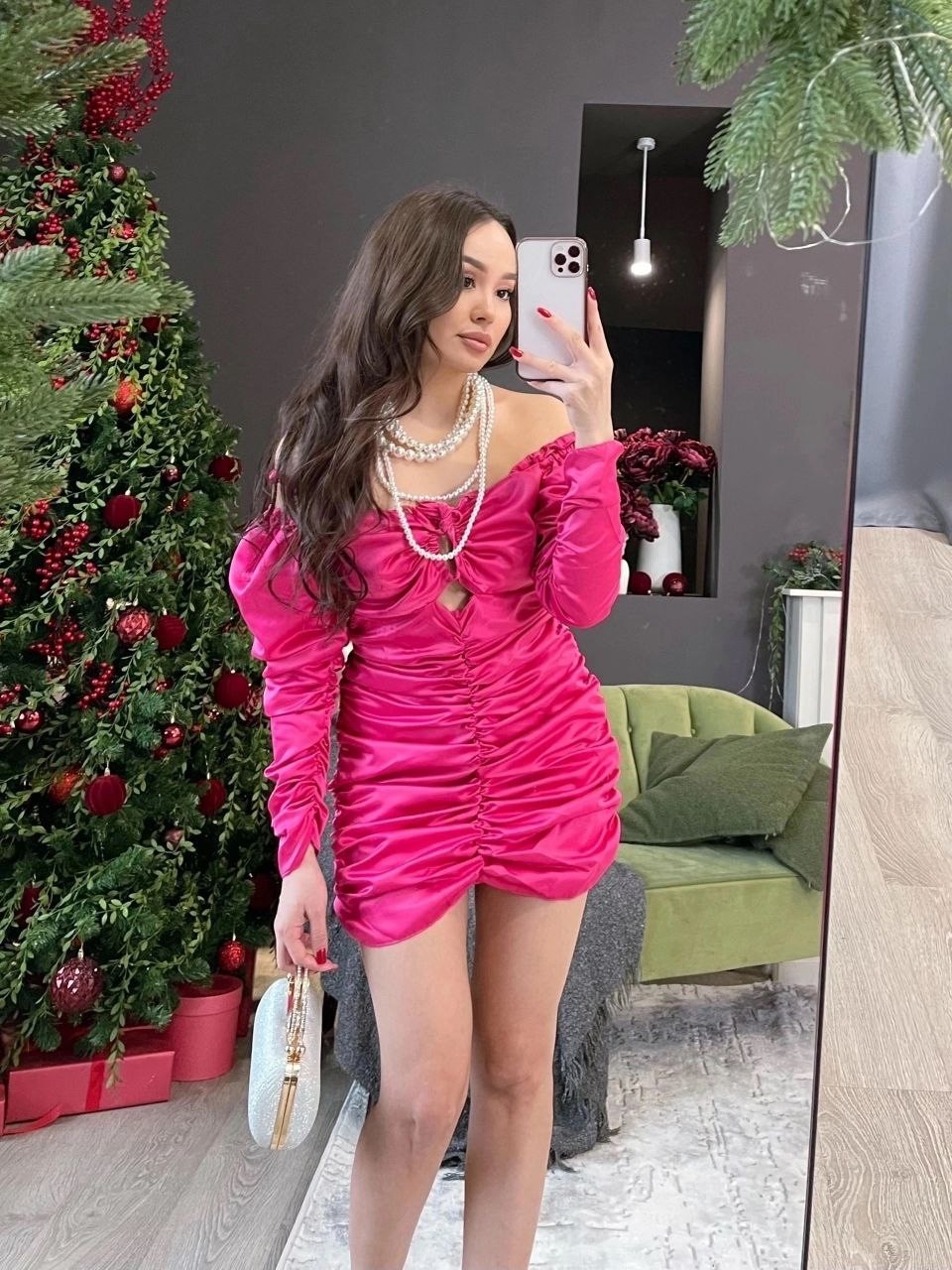 атласное платье,платье с высоким воротником,платье стильное,платье розовое,короткие платье