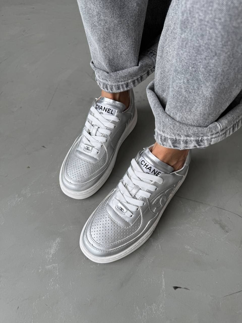 ,женские кроссовки,спортивная , женская,кроссовки серебристые