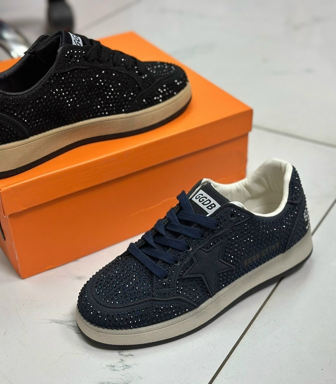 кроссовки golden goose с пайетками на платформе,,кеды golden goose,кроссовки golden goose,кроссовки со звездами