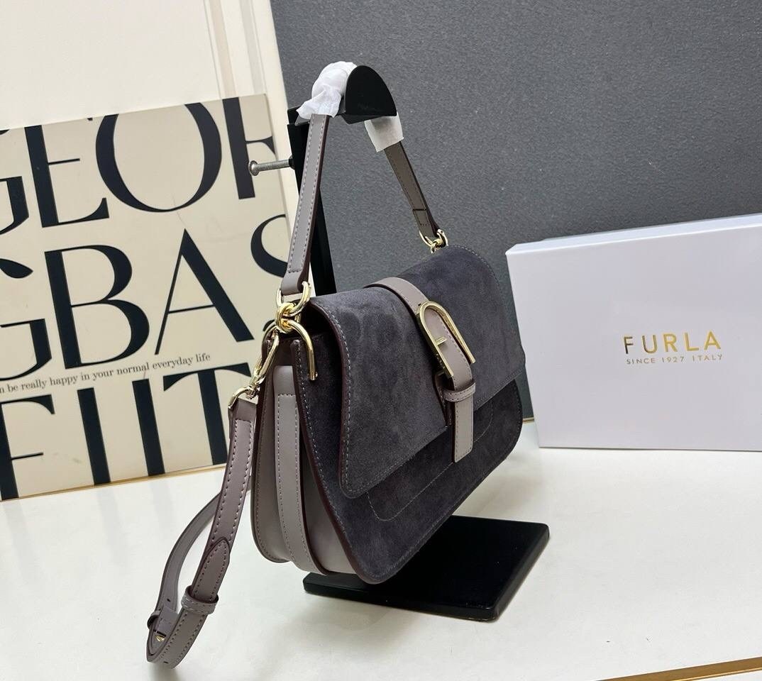 сумка на плечо furla из воловьей кожи,сумка замшевая,сумка женская furla,сумка,замшевая сумка coccinelle