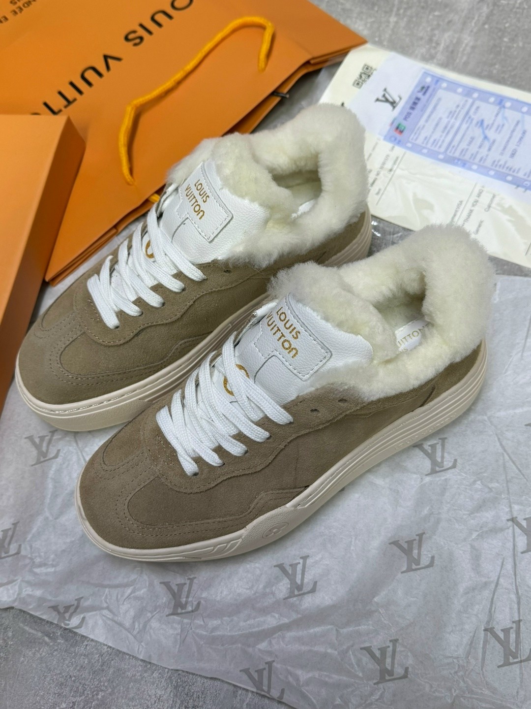 кроссовки женские louis vuitton,кеды louis vuitton time out зимние бежевые,louis vuitton зимние кроссовки,луи виттон кроссовки женские зимние,кроссовки луи виттон