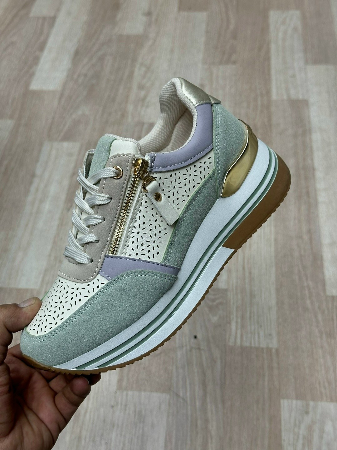 ,женские кроссовки,кроссовки для женщин,кроссовки модные,повседневные кроссовки