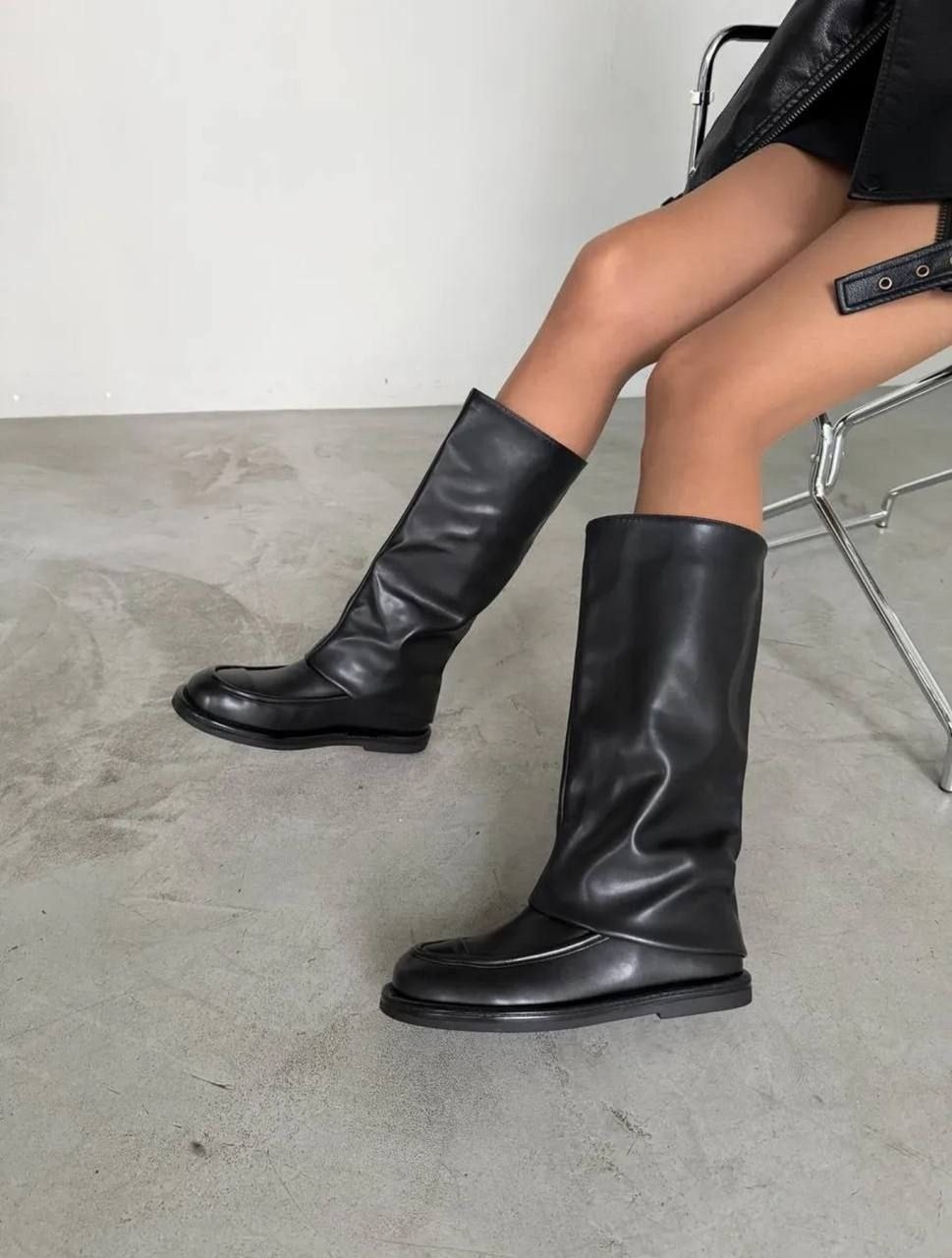 женские сапоги,сапоги высокие,сапоги,женские сапоги до колена,кожаные сапоги до колена lug bottega veneta черный