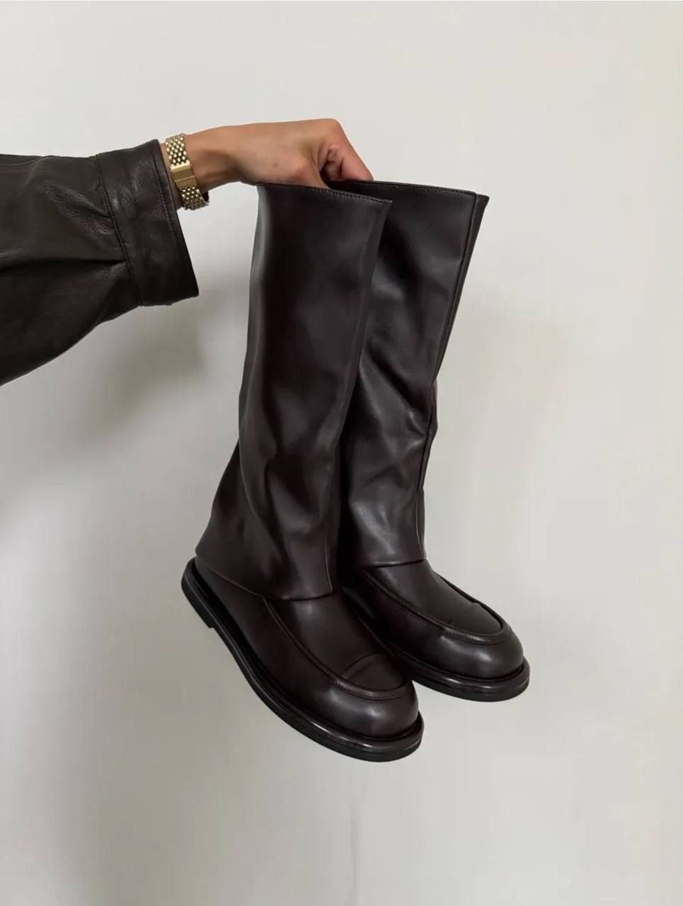женские сапоги,сапоги высокие,сапоги,женские сапоги до колена,кожаные сапоги до колена lug bottega veneta черный