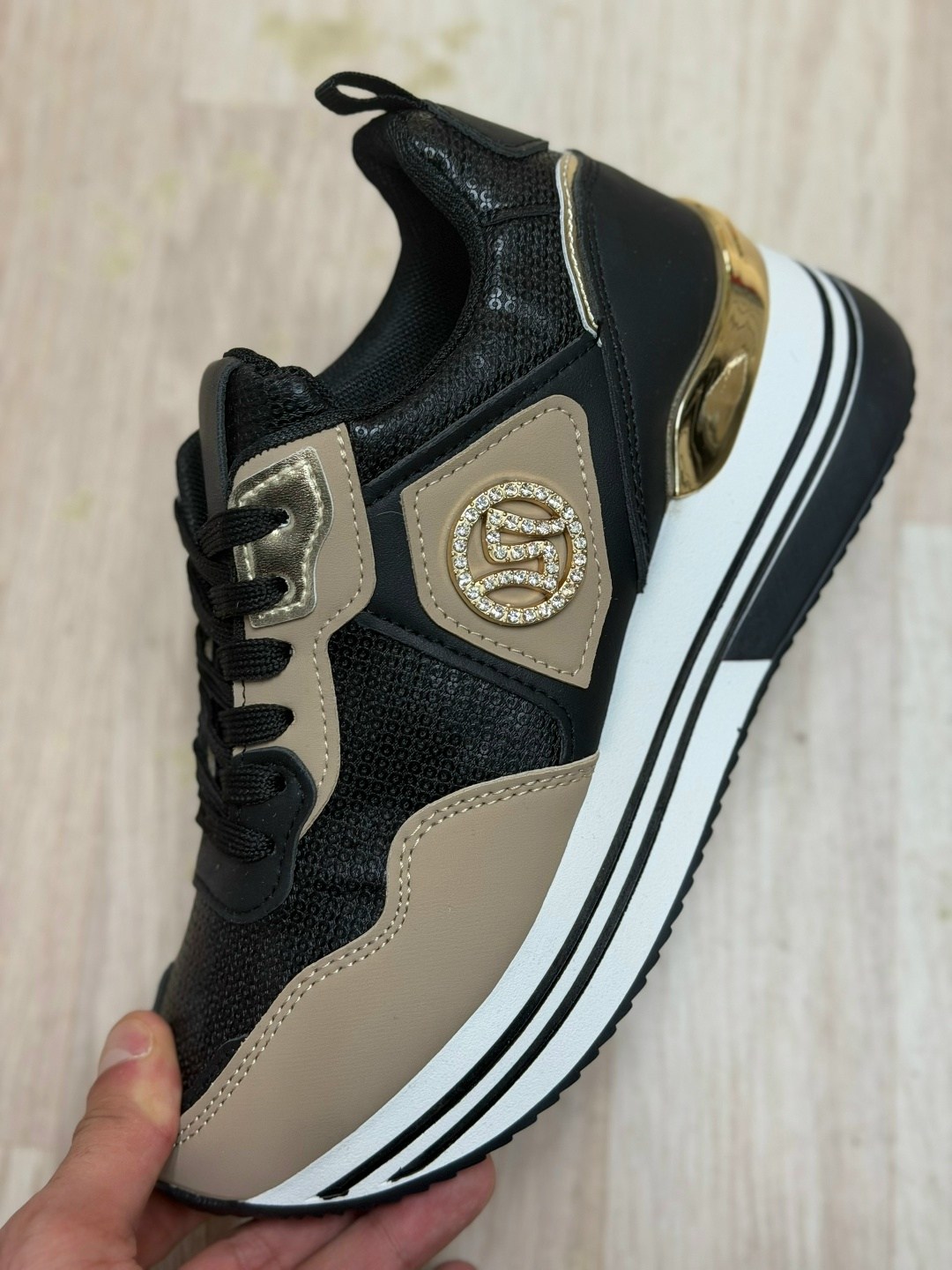 ,кроссовки женскиe,женская ,обуви,кроссовки модные