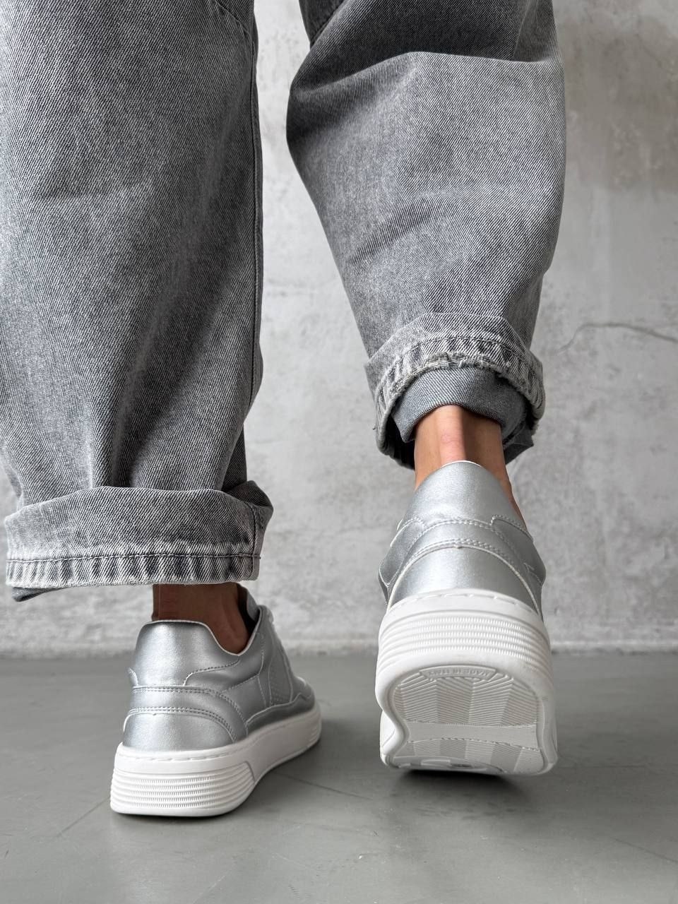 ,женские кроссовки,спортивная , женская,кроссовки серебристые