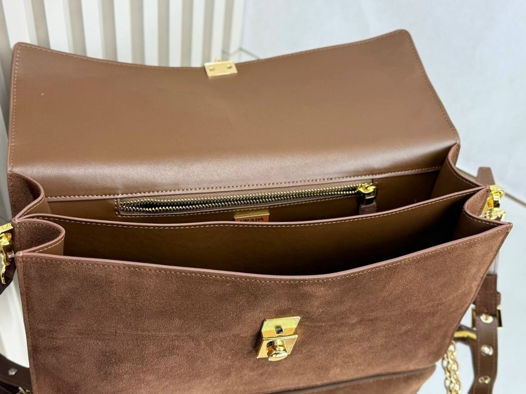 сумка замшевая,женская замшевая сумка,замшевая женская сумочка классического формата,замшевая бежевая сумка,сумка фенди коричневая