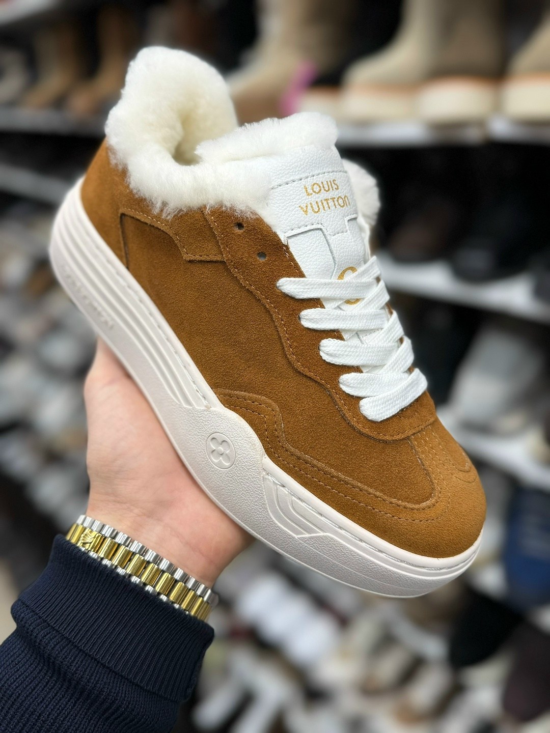 кроссовки женские louis vuitton,кеды louis vuitton time out зимние бежевые,louis vuitton зимние кроссовки,луи виттон кроссовки женские зимние,кроссовки луи виттон