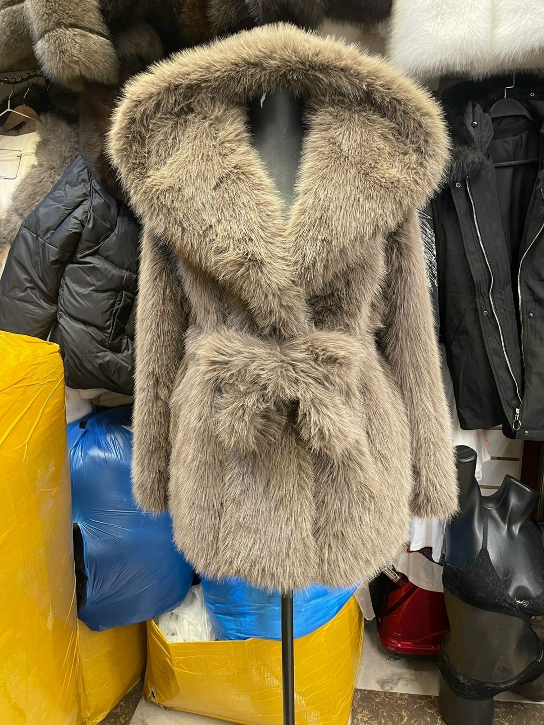 девушка в шубе,девушка в норковой шубе,шуба искусственная женская,пальто меховое,шуба женская