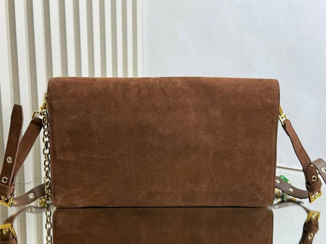 сумка замшевая,женская замшевая сумка,замшевая женская сумочка классического формата,замшевая бежевая сумка,сумка фенди коричневая