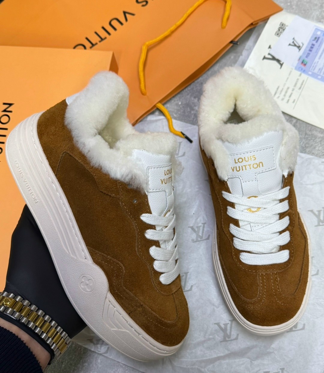 кроссовки женские louis vuitton,кеды louis vuitton time out зимние бежевые,louis vuitton зимние кроссовки,луи виттон кроссовки женские зимние,кроссовки луи виттон