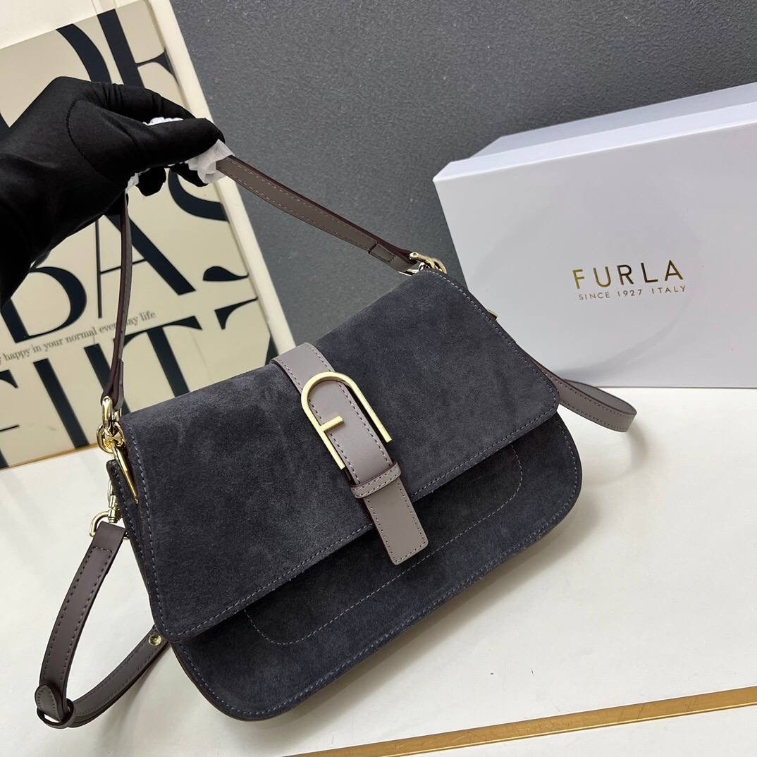 сумка на плечо furla из воловьей кожи,сумка замшевая,сумка женская furla,сумка,замшевая сумка coccinelle