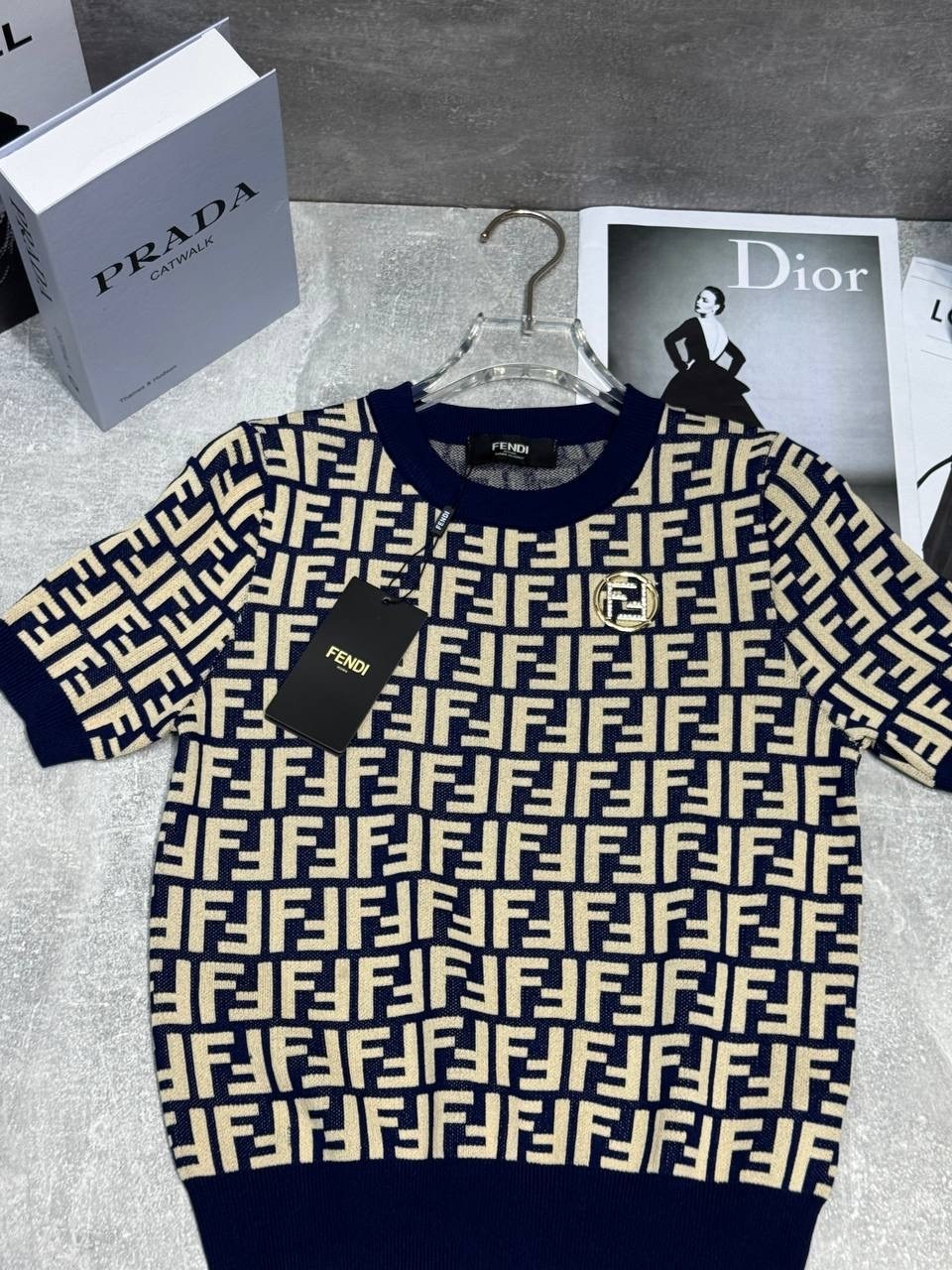 свитер fendi,фенди свитер,футболка fendi,свитер для женщин,фенди кофта