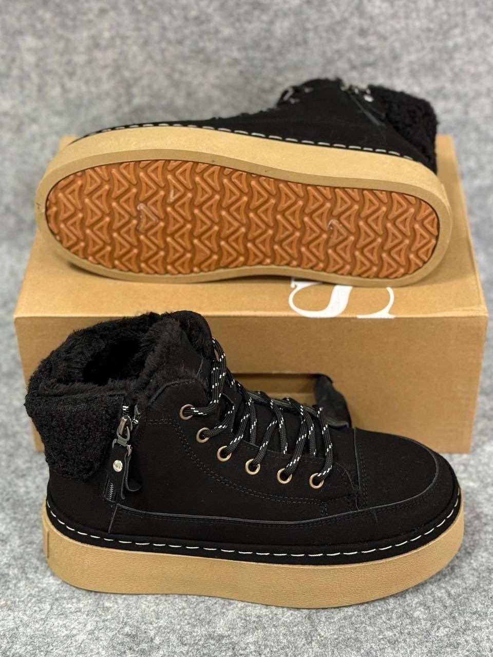 ,ботинки зимние женские ugg замшевые на платформе,зимняя  женская,зимняя ,ботинки ugg женские