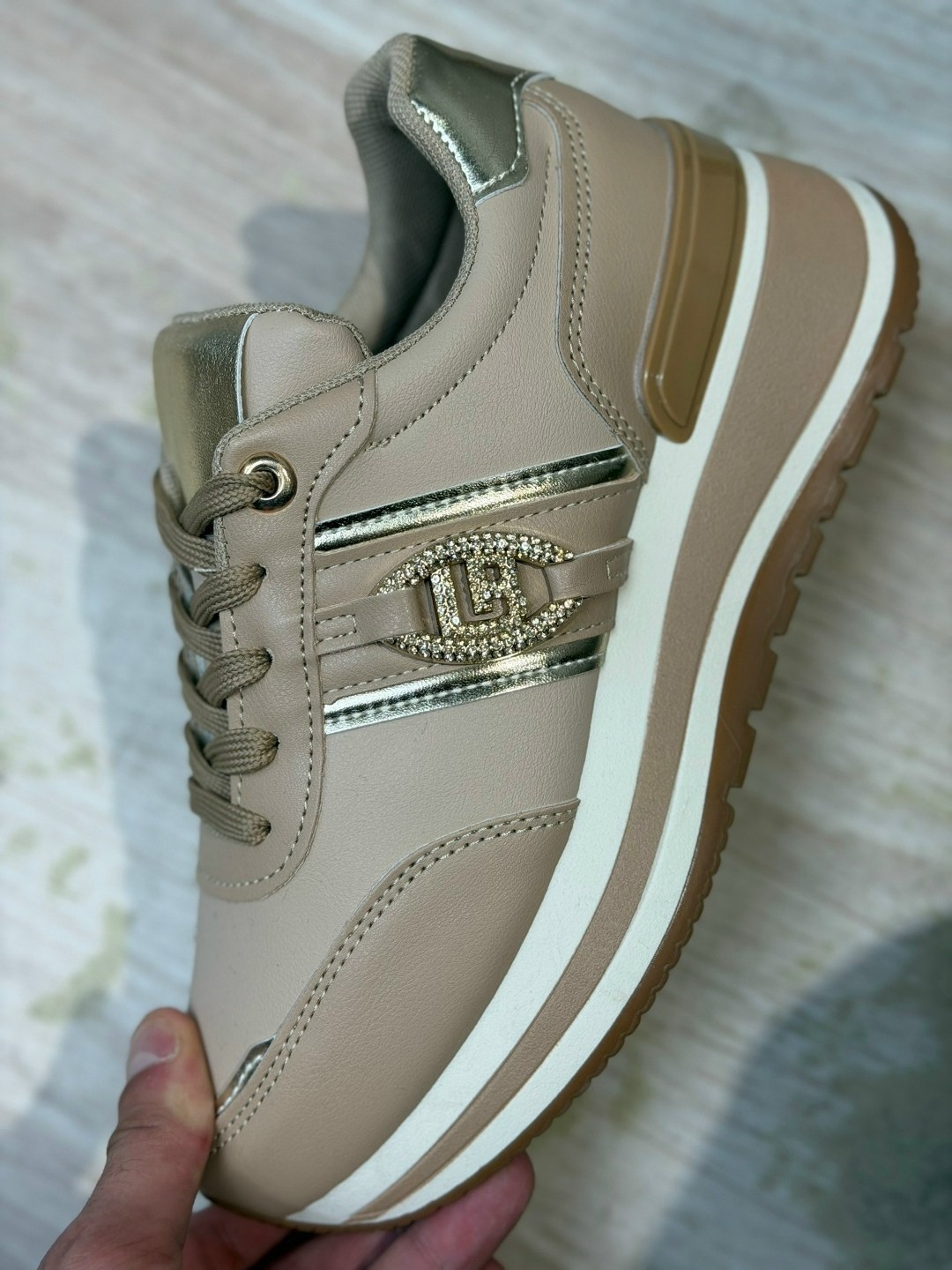 ,кроссовки женские,кроссовки модные,кроссовки бежевые,кроссовки модные женские