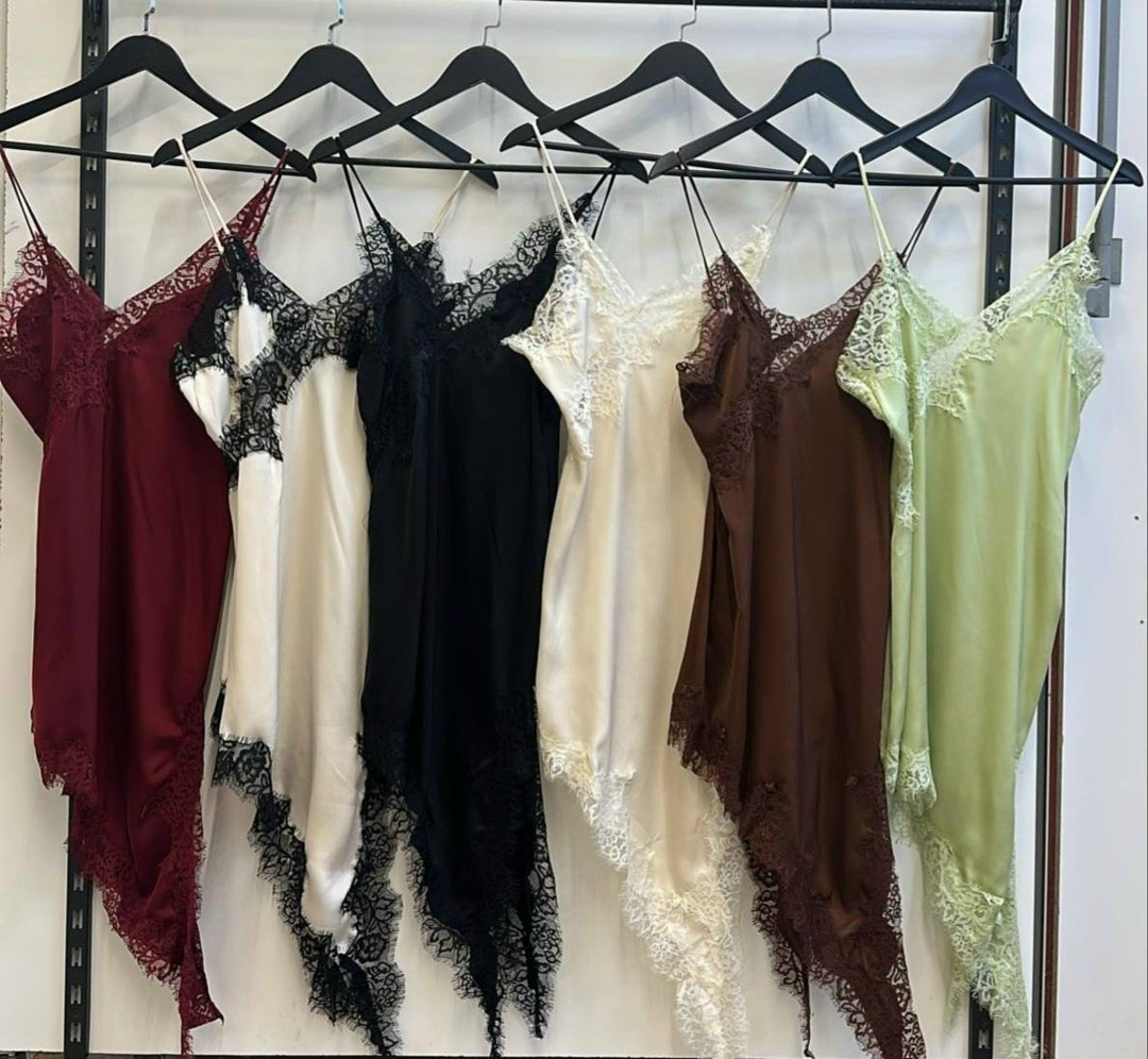 пижама атласная майка кружево с ресничками и брюки с бантом кофейно-коричневый,стиль и мода,женская шелковая пижама: топ с кружевом и брючки, цвет шоколад,шелковая пижама