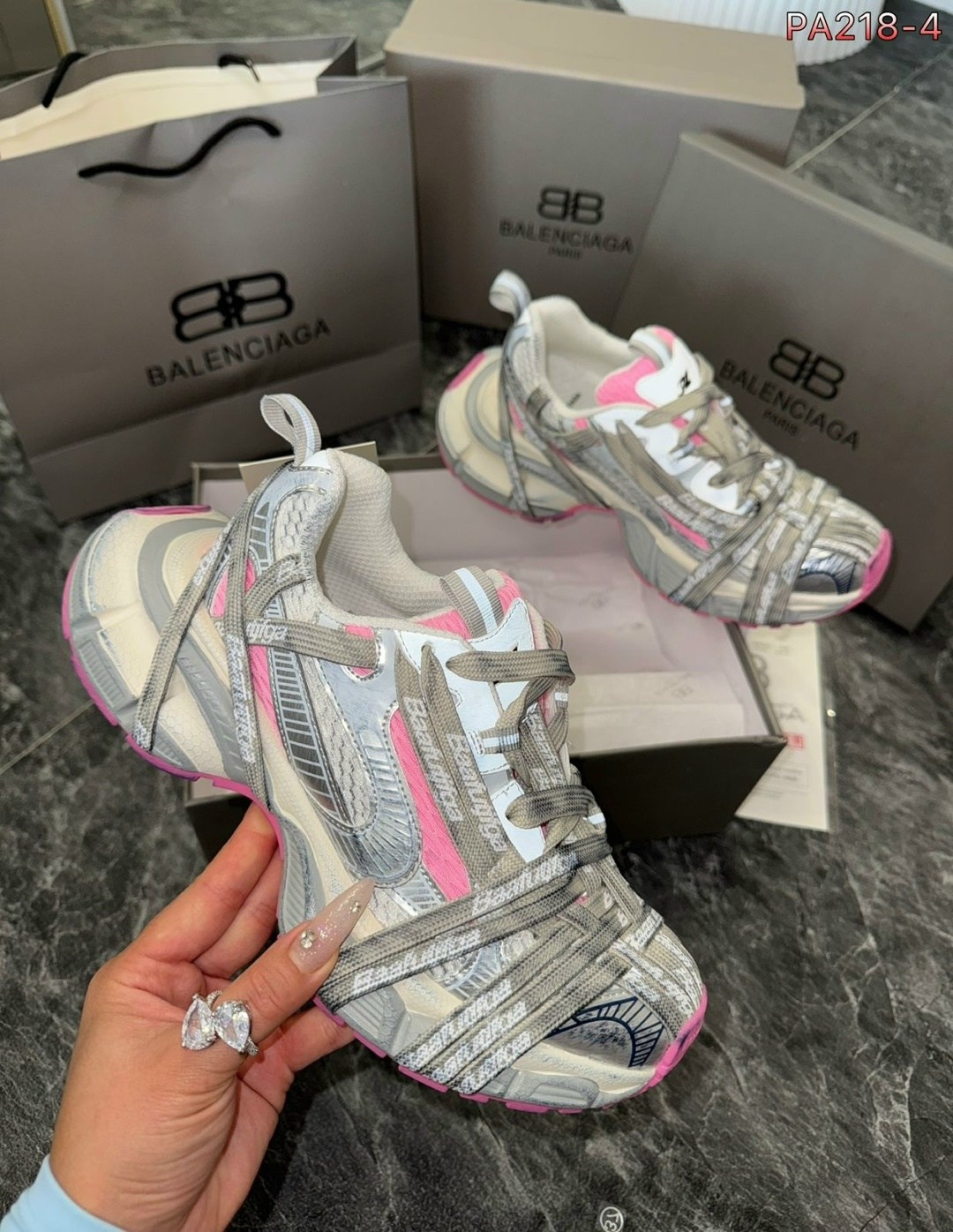 кроссовки женские balenciaga,кроссовки 3xl sneaker массивные на шнуровке balenciaga,новая коллекция баленсиага 2025 кроссовки,кроссовки balenciaga,кроссовки женские balenciaga 3xl sneaker premium