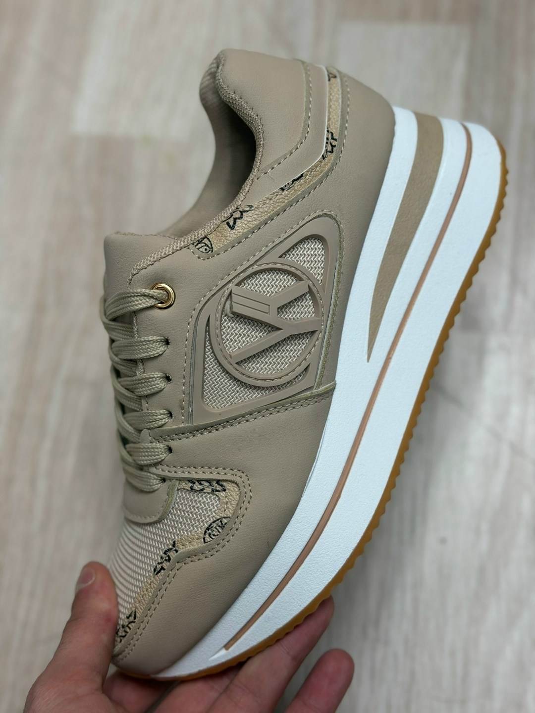 ,кроссовки женскиe,повседневные кроссовки,женская ,кроссовки модные