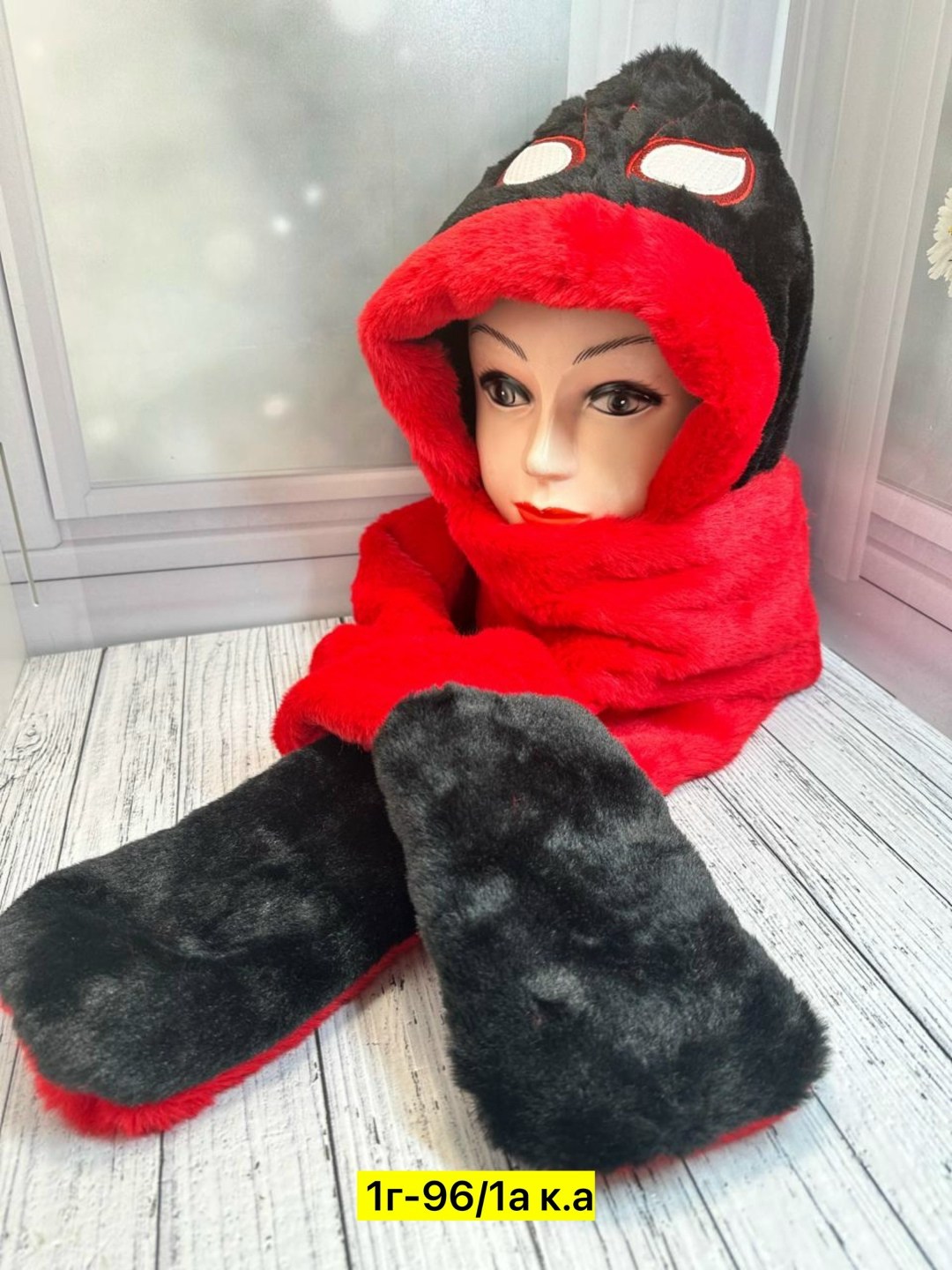 шапка человек паук,шапка спайдермен,шапка зимняя человек паук,плюшевая шапка,флисовая шапка