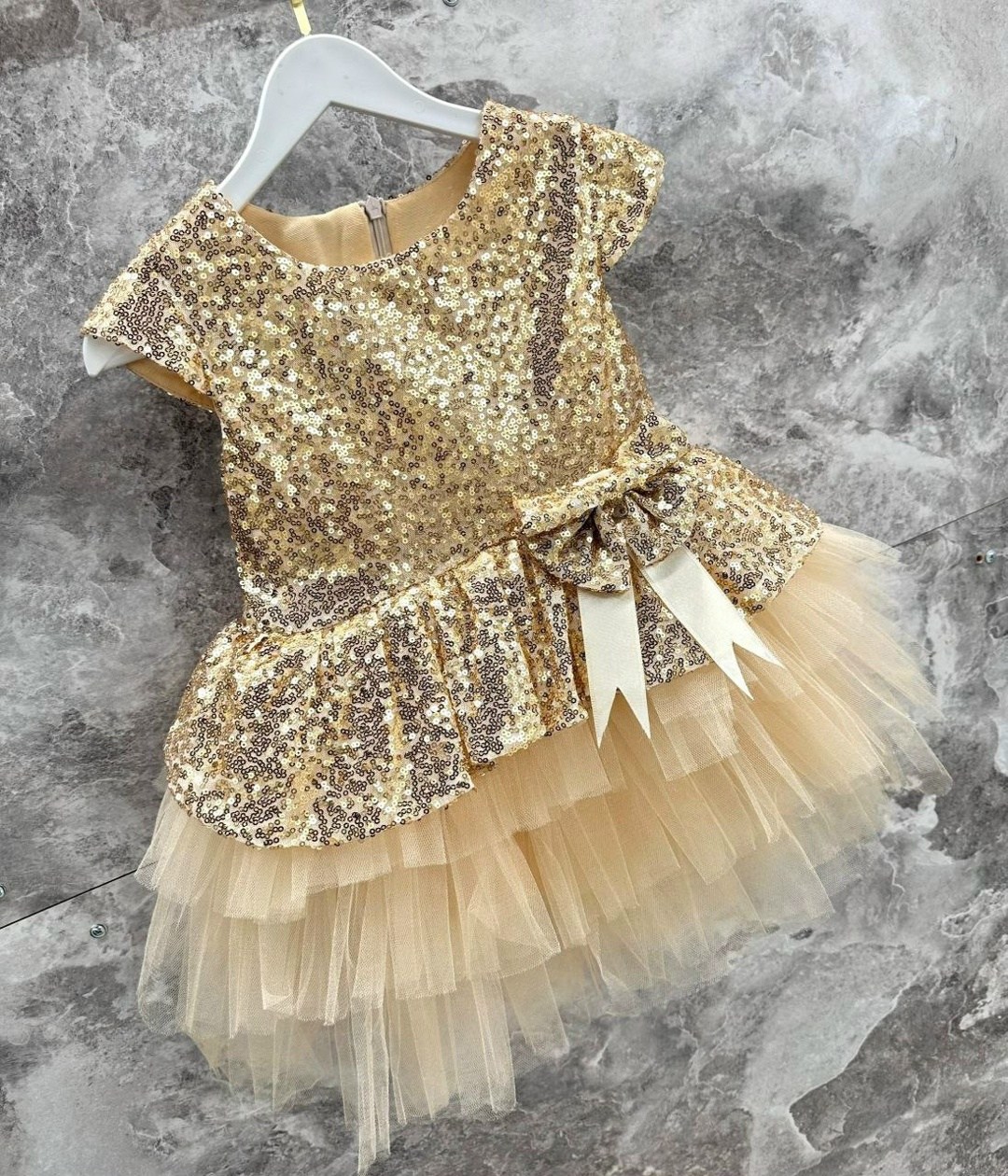 золотистое платье для девочки,золотое платье для девочки,платье для принцесс,платье на девочку,платье праздничное золотое mixie kids fashion