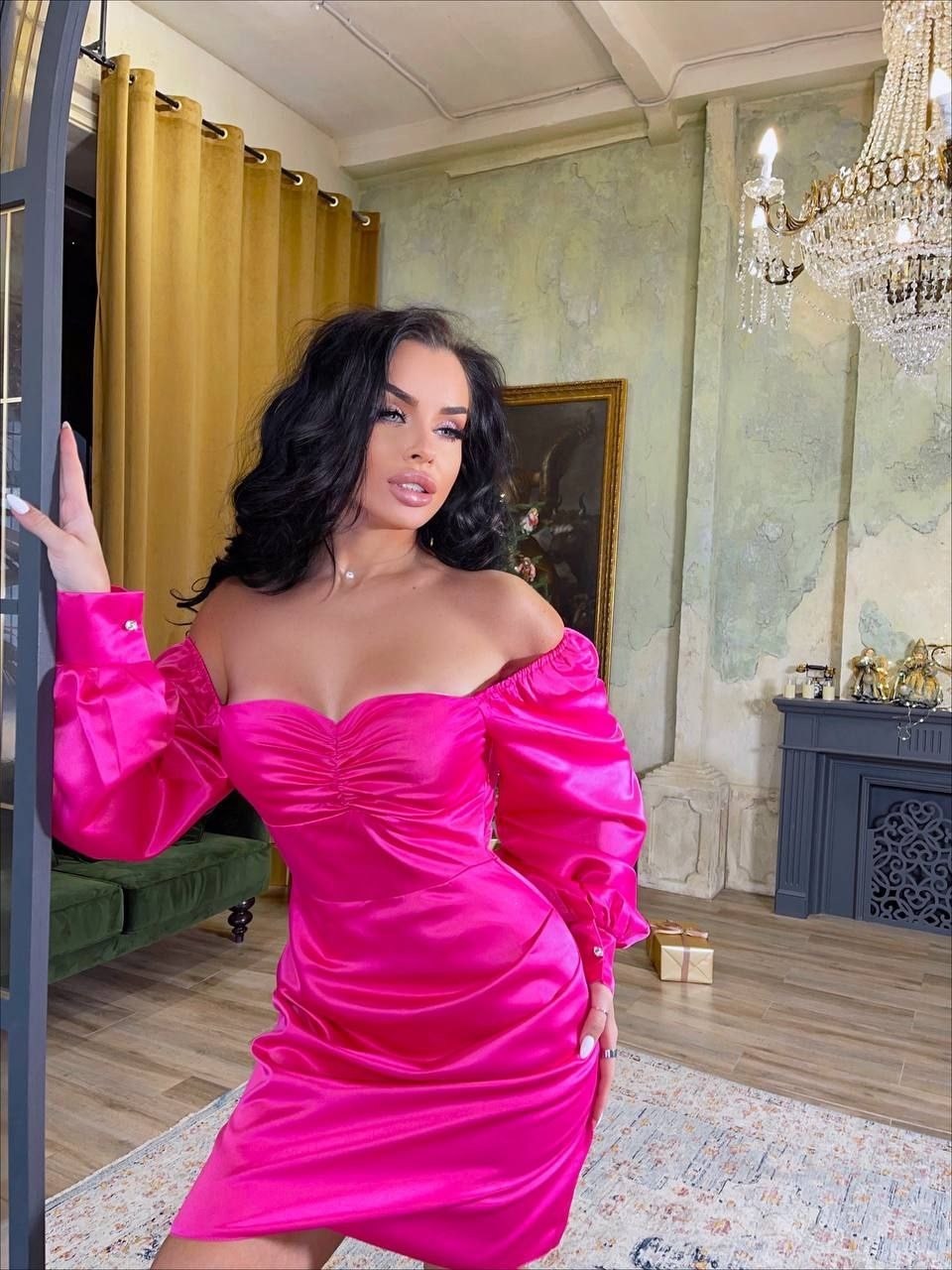 атласное платье мини,атласное платье,платья мини,платье из сатина,платье с открытыми плечам