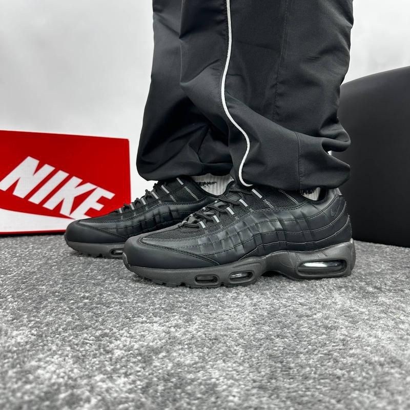nike air max 95 triple black,nike air max 95 essential,nike air max 95 black,nike air max 95 essential triple black,nike air max 95 black anthracite
