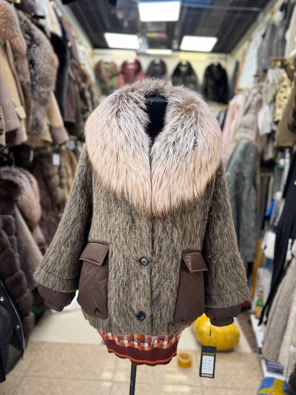 куртка - пуховик с мехом чернобурки city furs,пуховик женский с натуральным мехом,пуховик с натуральным мехом,пуховик с мехом,пуховик с натуральным мехом чернобурки короткий