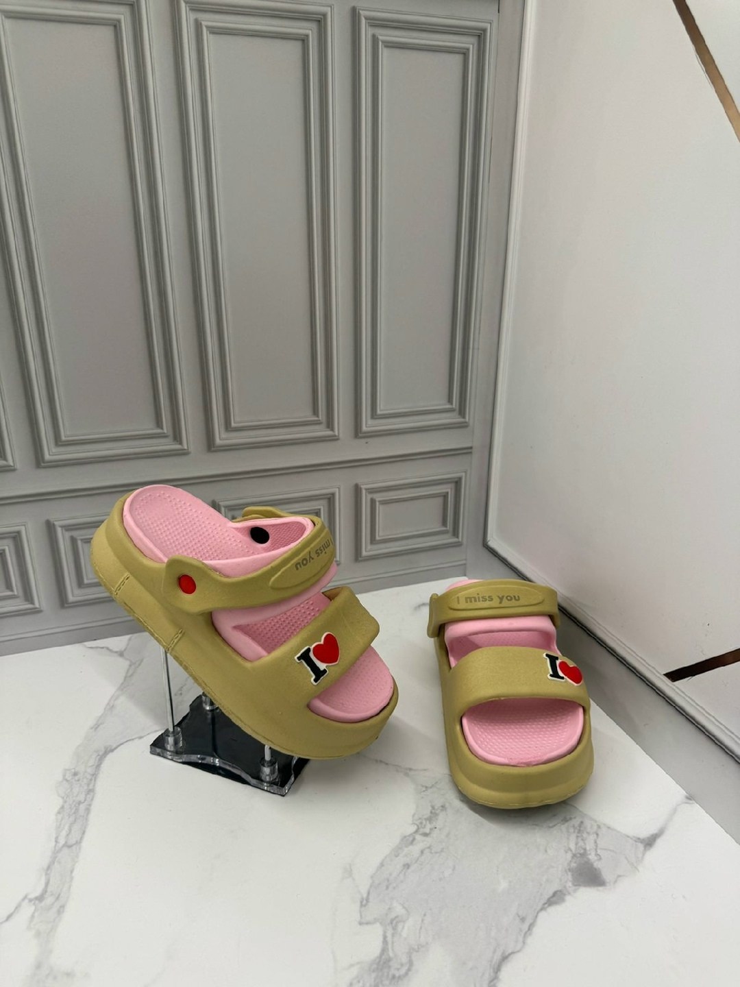 ,женские шлепанцы,шлепки женские,женские сандалии,сандалии